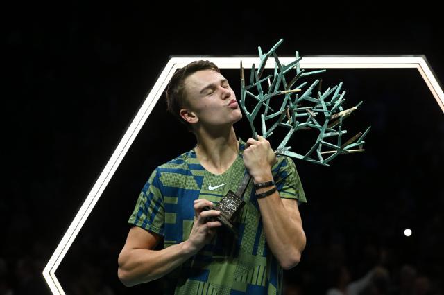 皇冠体育下载-德约巴黎大师赛再造星 鲁内证明自己不是“baby”