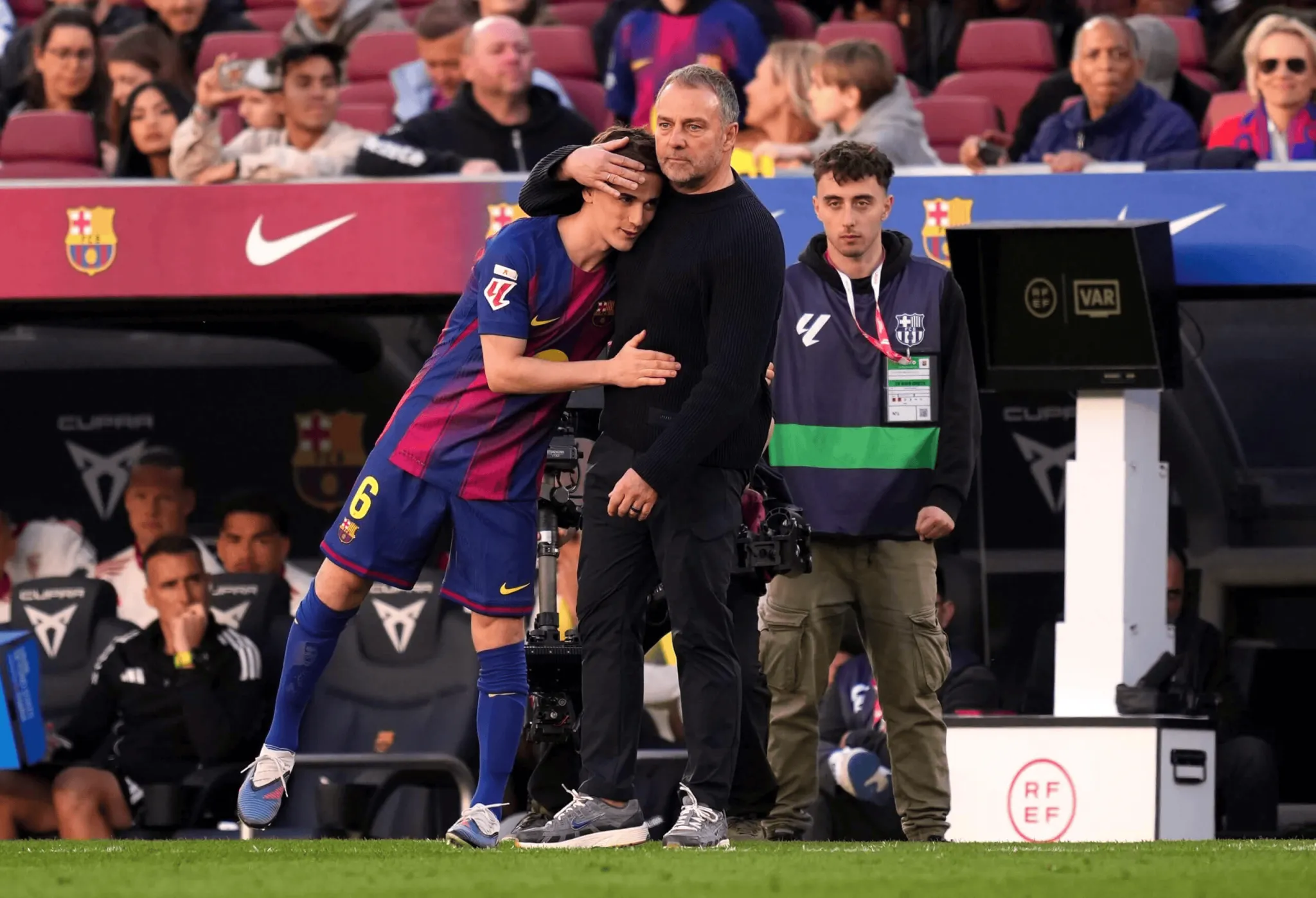 皇冠体育下载-TA：巴萨内部称弗里克真心为球员高兴，就像他们的父亲一样